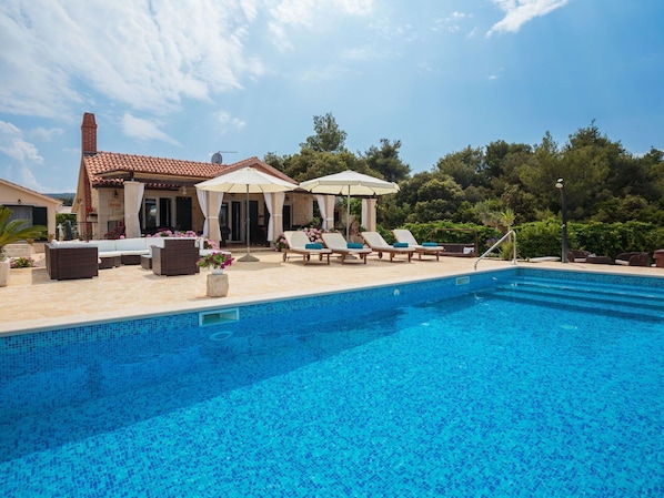 Property, Swimming Pool, Real Estate, House, Building, Vacation, Villa, Home, Estate, Resort