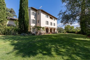 Villa Tirinzano is on three levels and has plenty of outdoor for you to enjoy