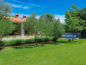 Plant, Cloud, Sky, Tree, Natural Landscape, Building, Land Lot, Grass, Residential Area, Shrub