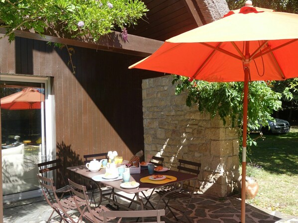 Table, Furniture, Building, Plant, Property, Chair, Shade, Outdoor Table, Orange, Outdoor Furniture