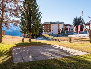 Himmel, Pflanze, Gebäude, Daytime, Eigentum, Baum, Urban Design, Nachbarschaft, Wohngebiet, Gehölz