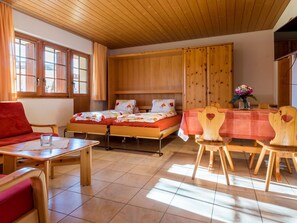 Möbel, Tabelle, Eigentum, Holz, Wohnzimmer, Komfort, Interior Design, Flooring, Fenster, Fussboden