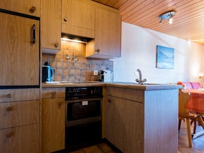 Cabinetry, Countertop, Building, Kitchen, Wood, Kitchen Appliance, Interior Design, Architecture, Flooring, Home Appliance