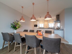Table, Meubles, Propriété, Plante, Chaise, Comptoir, Bois, Design Intérieur, Orange, Cuisine