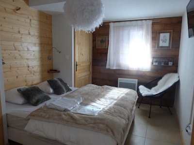 very nice apartment 2 ° floor 4 bedrooms 2 bathrooms garage chalet style