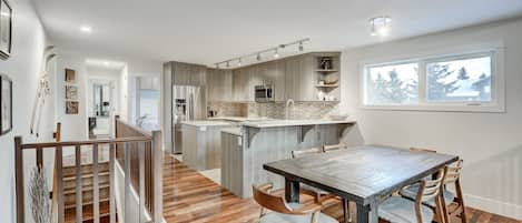 Open concept living room, dining room and kitchen.