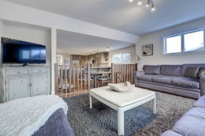 Large living room with smart TV equipped with Netflix, YouTube and other Apps.