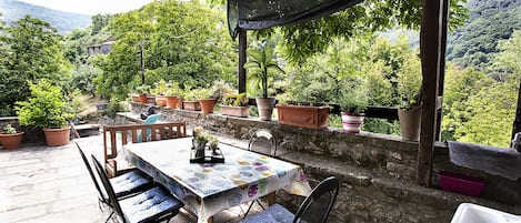 Terrazza con Tavolo da Pranzo