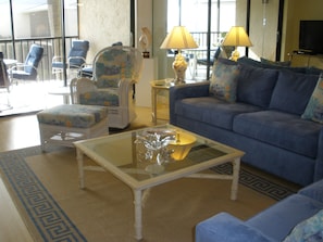 Living room looking towards lanai