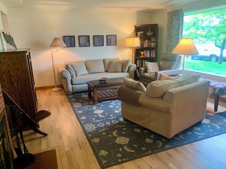 Heart of the home! Living room with comfortable seating and a quality sofabed.