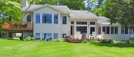 Duck Lake Landing  6 Bedrooms/3Baths /Sleeps 12 - Minutes to Traverse City! (271)