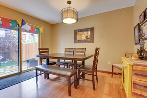 Dining Table | Dishware & Flatware Provided