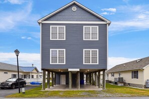 ,Front Elevation,