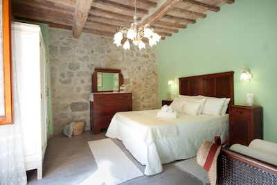 The house is located in the heart of Tuscany, in the historic center of San Gimignano.