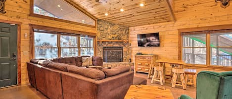 Broken Bow Vacation Rental | 5BR | 2BA | 2,200 Sq Ft | Stairs Required