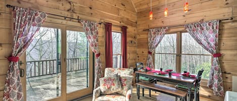 Beech Mountain Vacation Rental | 2BR | 2BA | 810 Sq Ft | Stairs Required