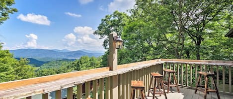 Blowing Rock Vacation Rental | 3BR | 2BA | 1,306 Sq Ft | Stairs Required