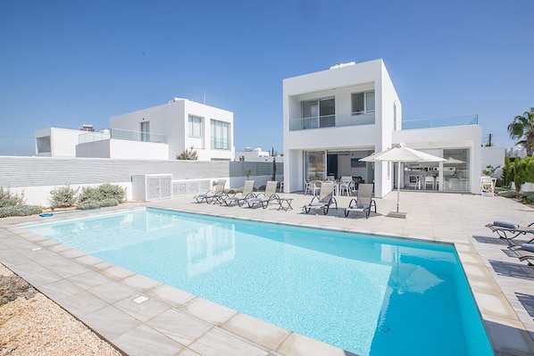 Villa Kylee, Brand new and modern 5 Bedroom Protaras Villa