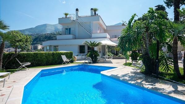 Stylish private 4 bedroom villa with terrace, sea views and pool near Sorrento