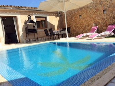 Ferienhaus mit Wifi, Pool und privater Terrasse 