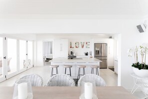 Dining area to Kitchen 