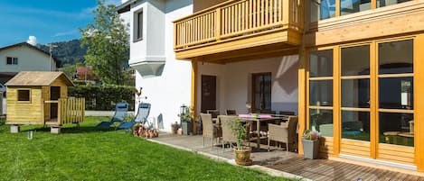 Balkon und Terrasse mit Garten