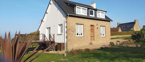 Superbe Maison TBE,  vue mer, jardin plus de 3000 m2, clos. Exposée plein Sud