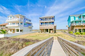 Beachfront 5 Bedroom 3.5 bath home - Private Dune Walkover to the beach.