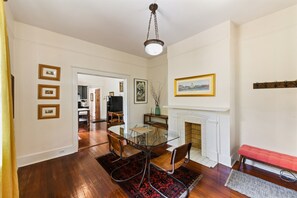 Entry/dining room