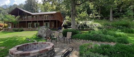 Firepit overlooking The White River 