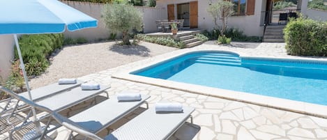 Piscina casa vacanze