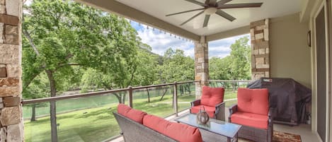 Second floor balcony!
Propane grill!