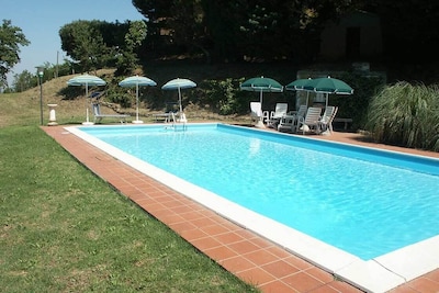 Taglia Alti, villa aislada de 4 dormitorios con piscina privada cerca de restaurantes del pueblo