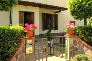 AUSSEN MEISTERHAUS - POGGIO ALLA CAVALLA BAUERNHAUS