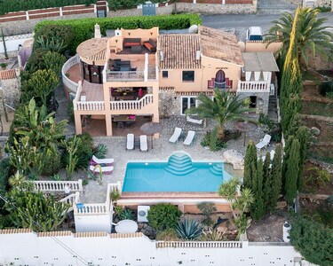 Luxury villa with sea views and heated private pool, 2 residential units