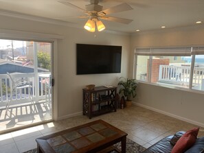 Family room with 65 inch Samsung smart tv