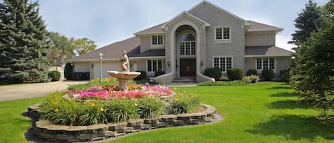 Front View of Lake Pointe
Flowers Vary