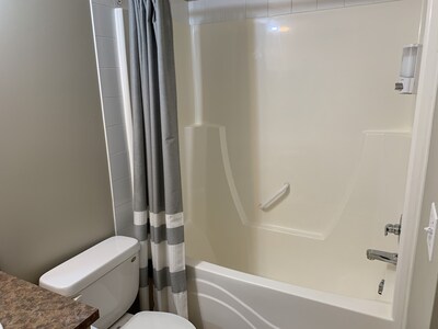 2BR2Bath + Den Condo Near Westview w/ UG parking