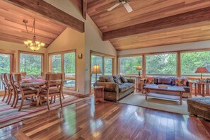 Living room/dining room - Living room/dining room