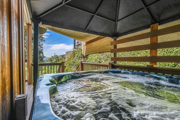 Outdoor spa tub