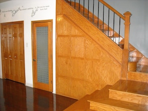 Grand Oak staircase (to 2nd floor)