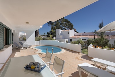 Amplio apartamento con orientación sur con piscina privada y terraza - Reforma 2018