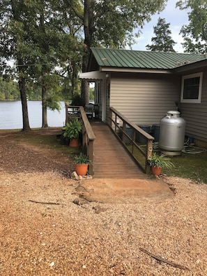 Handicap accessible ramp