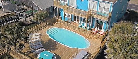 LARGE DECK AND POOL WITH ROOM FOR EVERYBODY