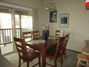 Dining room.