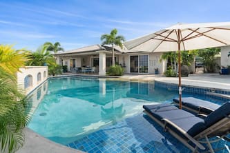 Kona Bubbles: Pristine Luxury 4 bedroom Home with Amazing Pool & Oceanviews!