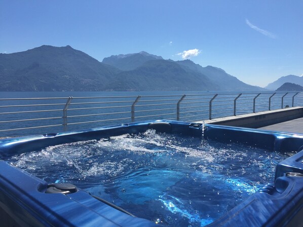 Jacuzzi on the terrace - Villa Navalia Marina.