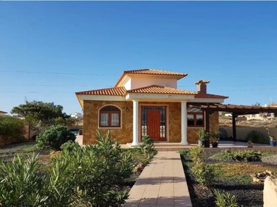  3 bed villa with private solar heated covered pool 6m x 12m sleeps 6 free wifi