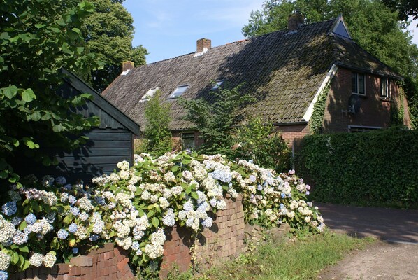 'Under the Oaks'  - a farmhouse dating from 1836