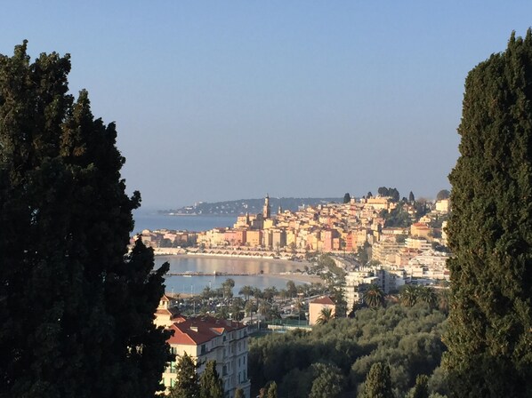 Notre vue magique sur le vieux Menton